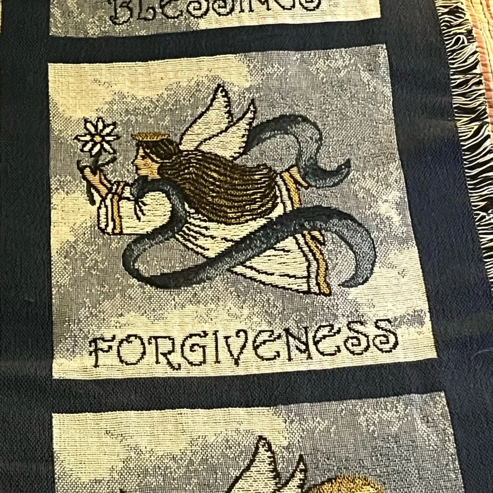 Gorgeous 100% Cotton Angel Paned Blanket - Picture 10 of 16